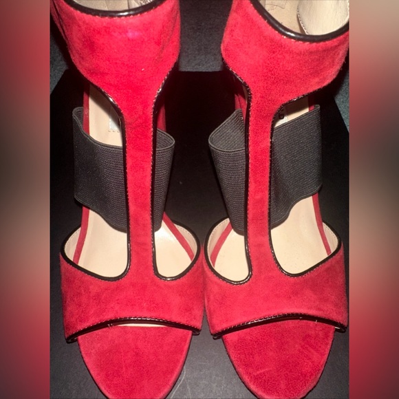 Karl Lagerfeld Paris T Strap Rosalie Red Suede Heels Size 8.5 - Picture 4 of 11
